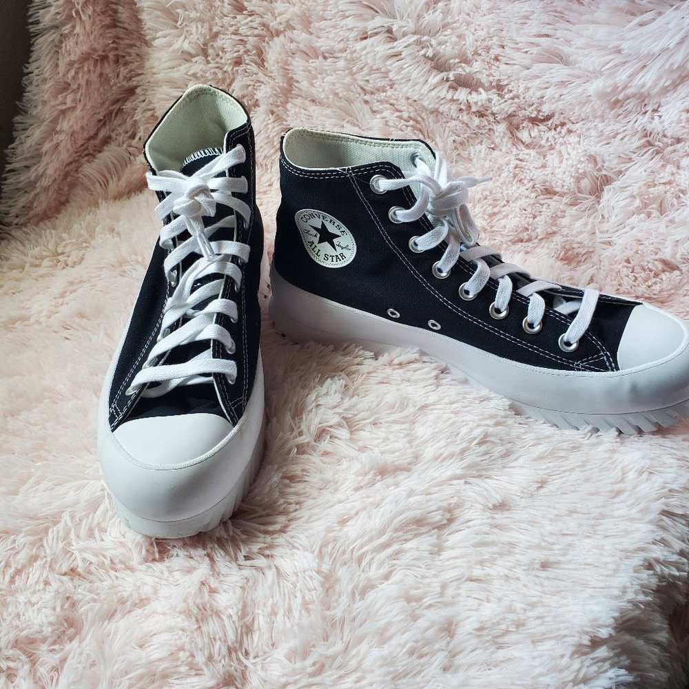 Converse Women's Chuck Taylor Sneakers